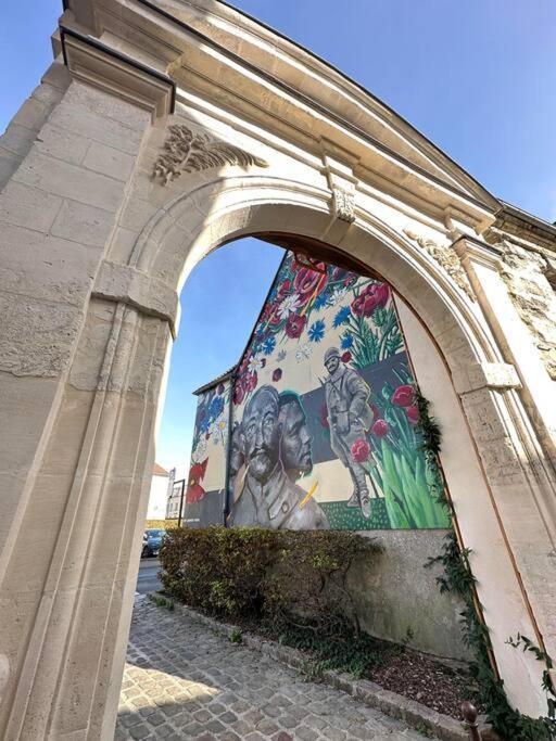 Appartement Confidentiel Laon Exterior foto