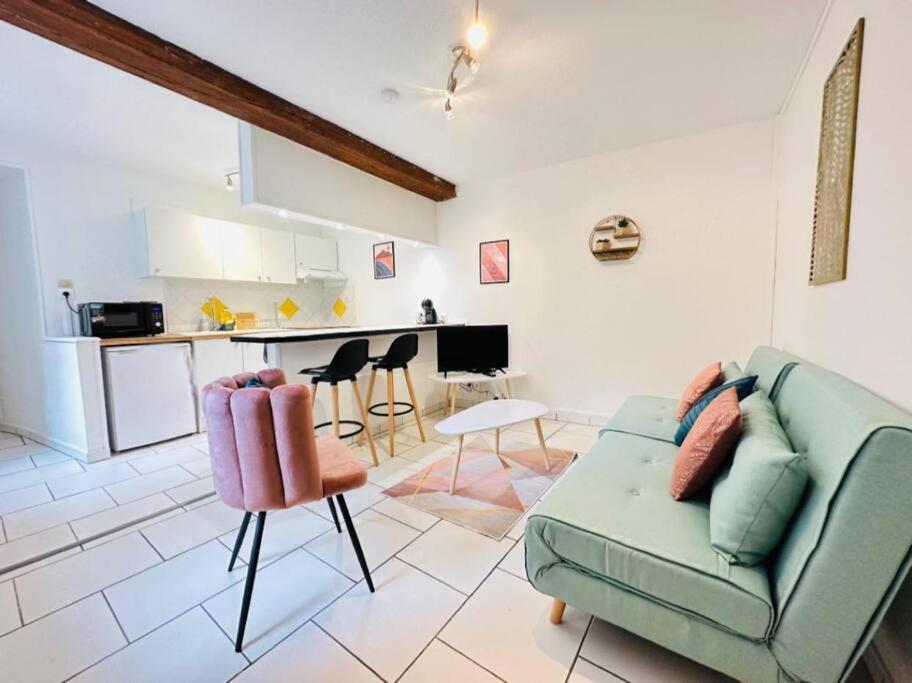 Appartement Confidentiel Laon Exterior foto