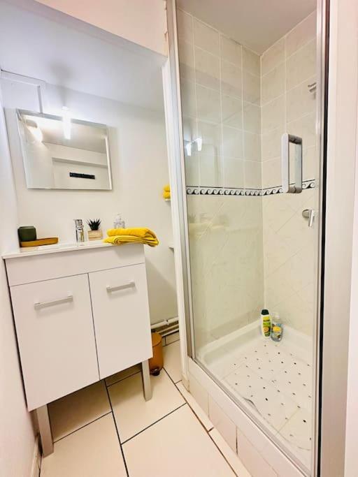 Appartement Confidentiel Laon Exterior foto