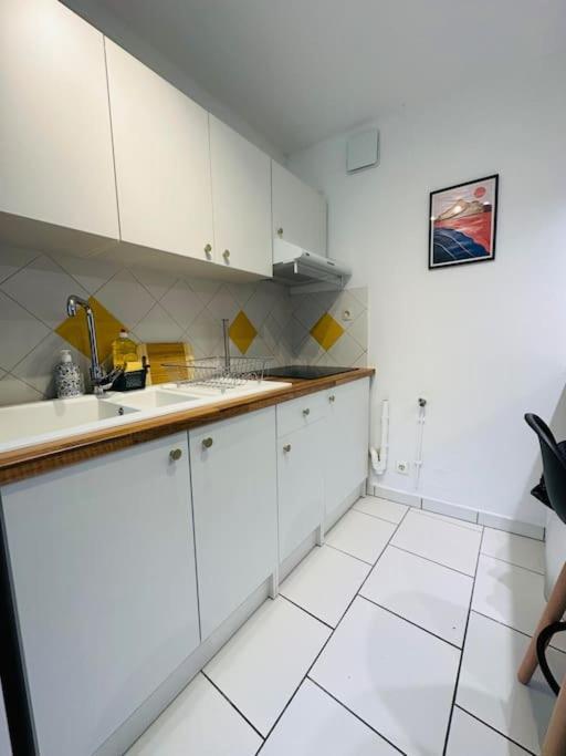 Appartement Confidentiel Laon Exterior foto